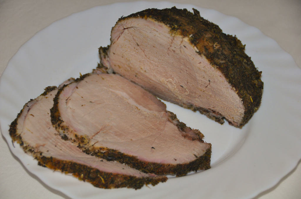 Szynka pieczona w ziołach