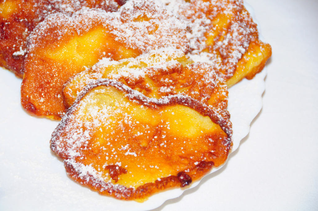 Jogurtowe placki z jabłkami