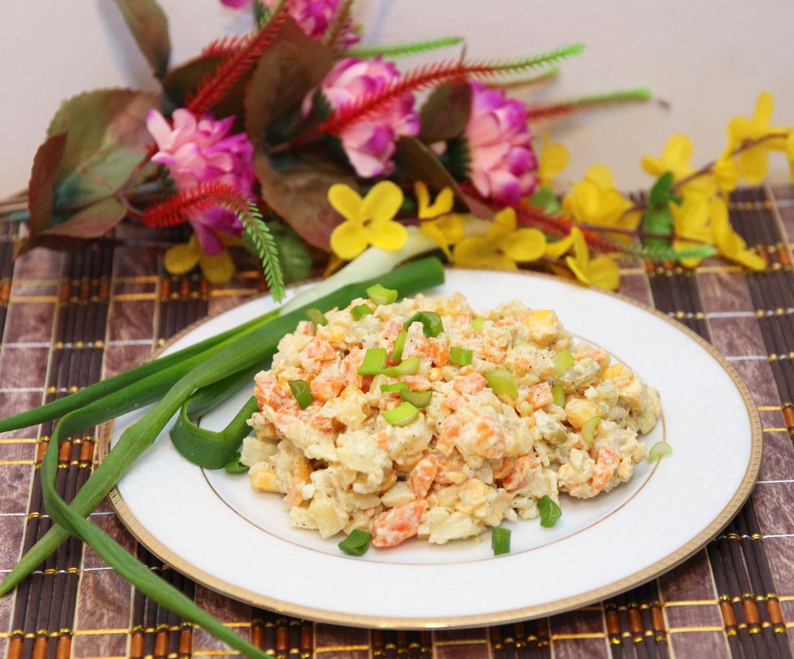 Sałatka jarzynowa z kukurydzą