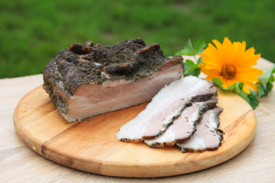 Boczek pieczony w ziołach