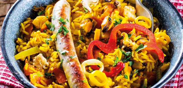Świeża paella z owocami morza